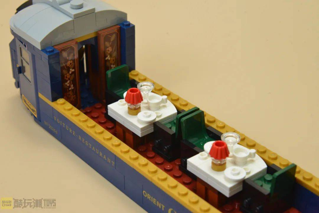 安装这些精致的小细节后,小编我不禁想起了优雅的10243巴黎餐厅,那款