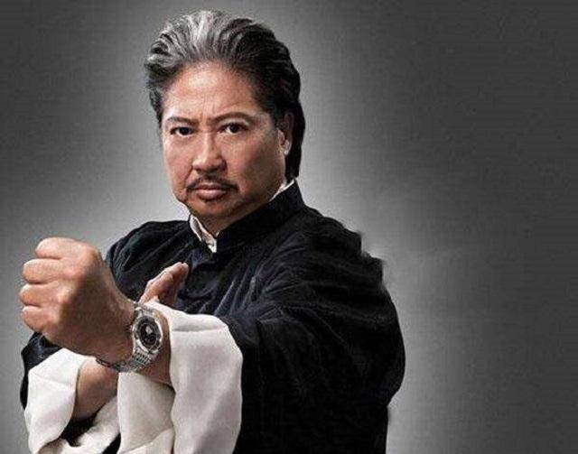 世界拳王周比利,打断李连杰胳膊,一脚踢飞吴京,无人敢与他对戏_洪金宝