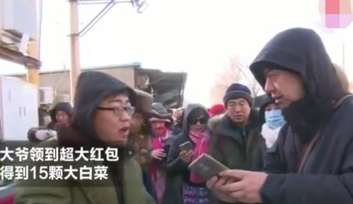 大哥“免费”卖白菜，3小时净赚5000元！网友恼：我咋没想到呢？(图4)