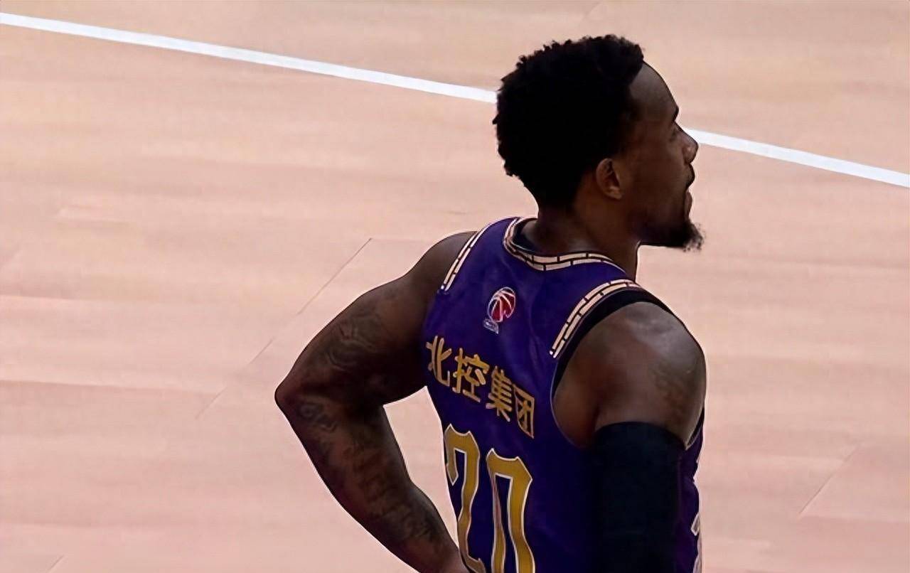 菲尔德不可预测,陈国豪被抛弃,闵鹿蕾顽固_北京男篮_比赛_cba