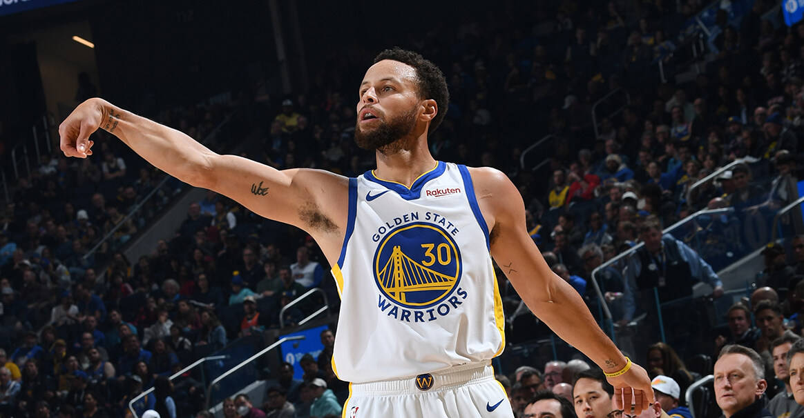 库里31 5 西蒙斯28 4 勇士主场险胜开拓者_篮板_方面_进行