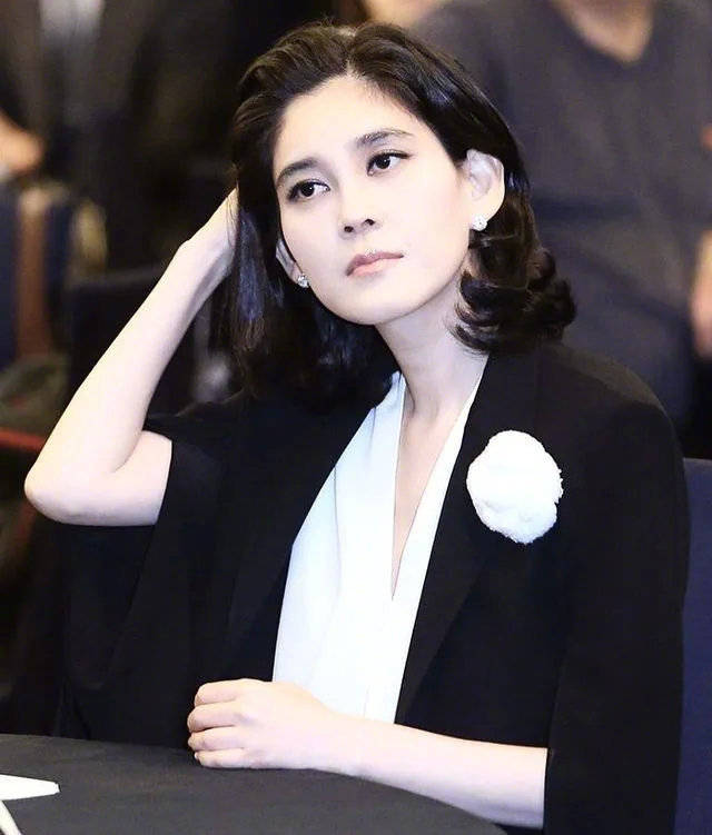 女女排行_女排联赛最新积分排名!8强争夺逐渐明朗,广东2队争夺最后1席