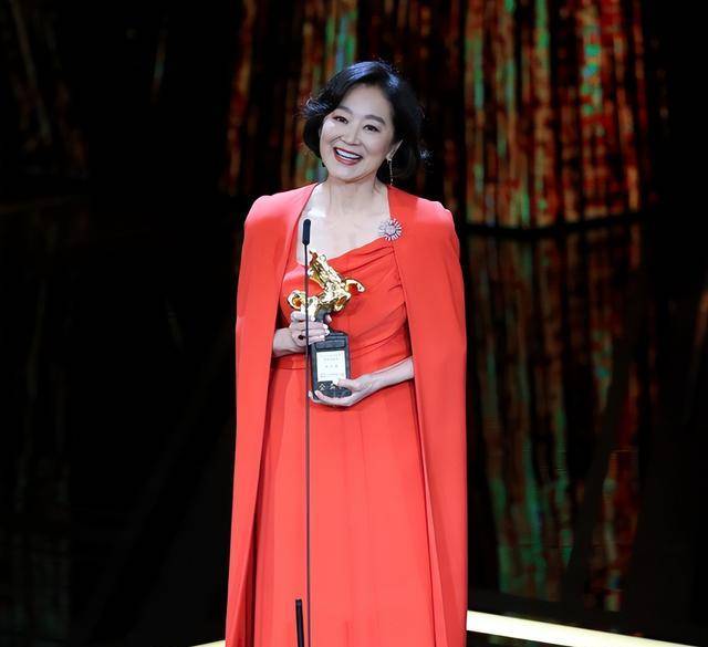 2023年11月25日,69岁的不朽女神获得第60届金马奖终身成就奖.