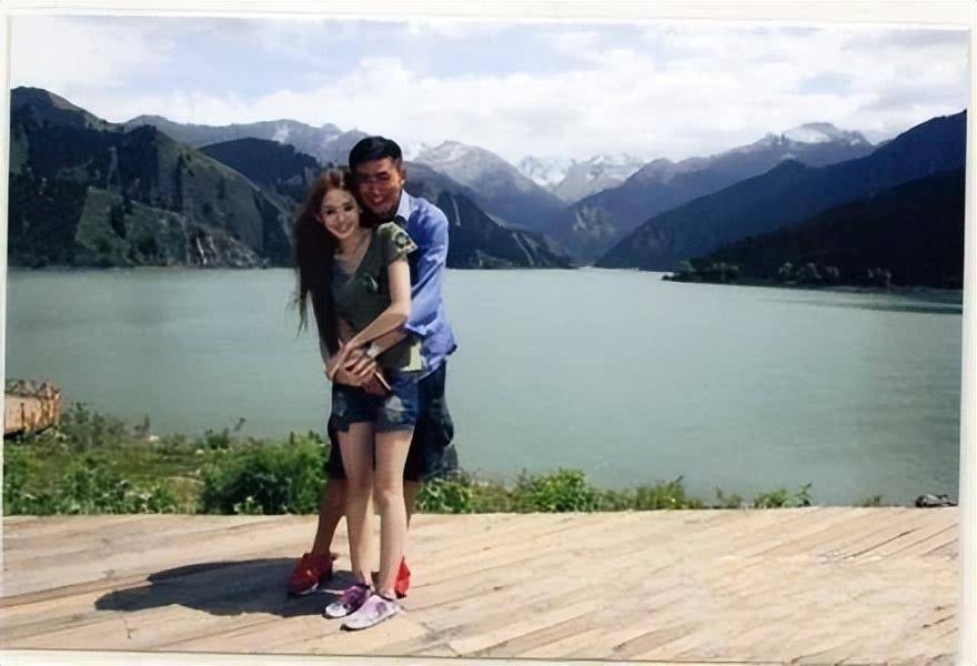 古力娜扎大学时候是校花,所以追她的男人特别多.其中就有王成