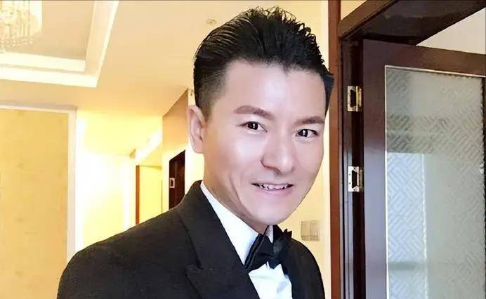教海哗因模仿刘德华出名,身价上涨后商演赚钱,出场费高到惊人_因为