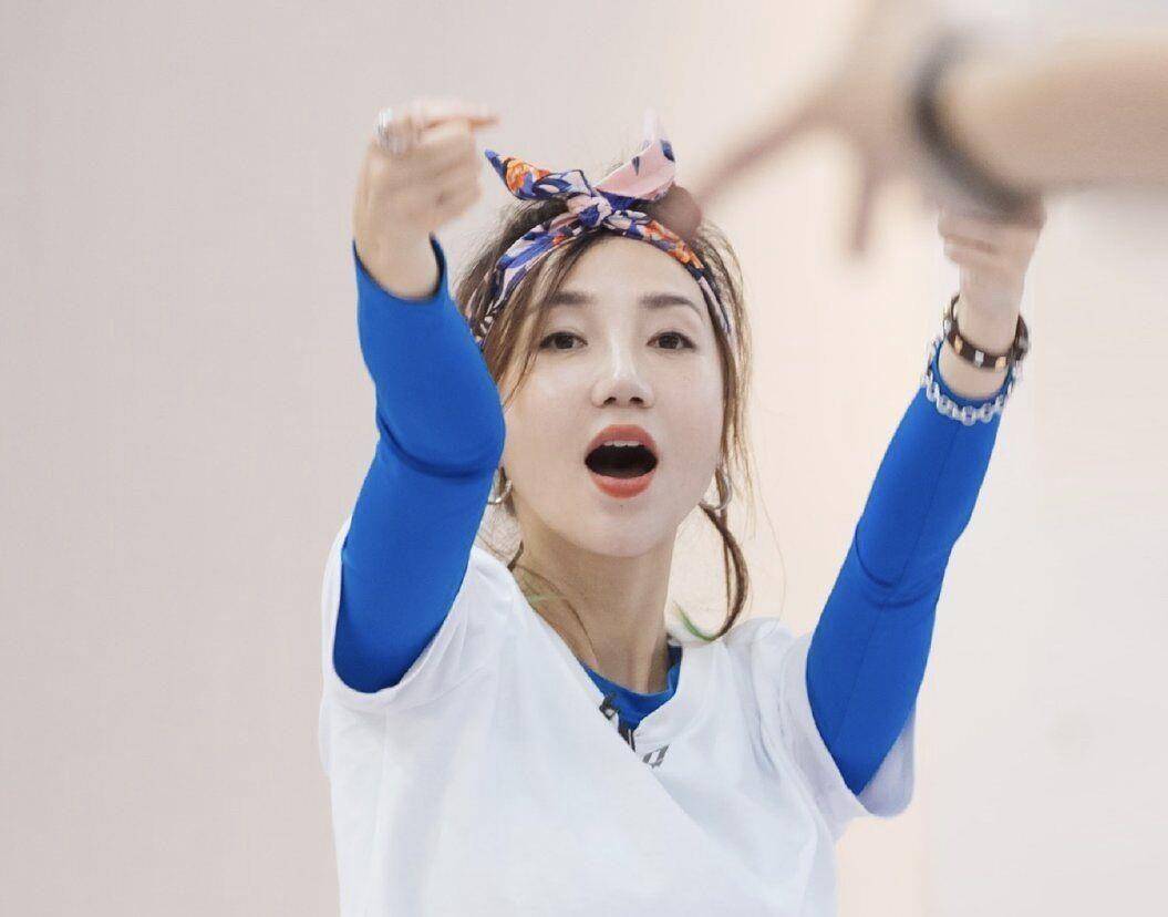 一首《后来》唱哭白冰,所有光鲜亮丽的背后都有数不尽的心酸_张含韵