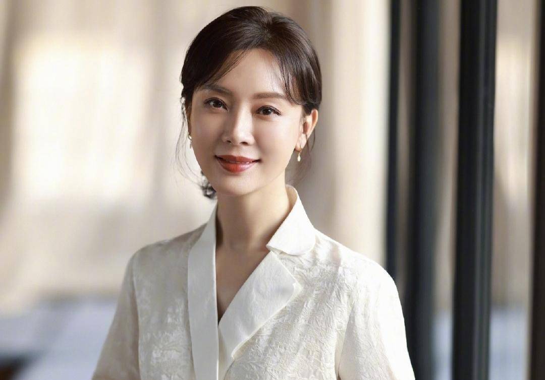 连鱼尾纹都充满着女人味_气质_时候_殷桃