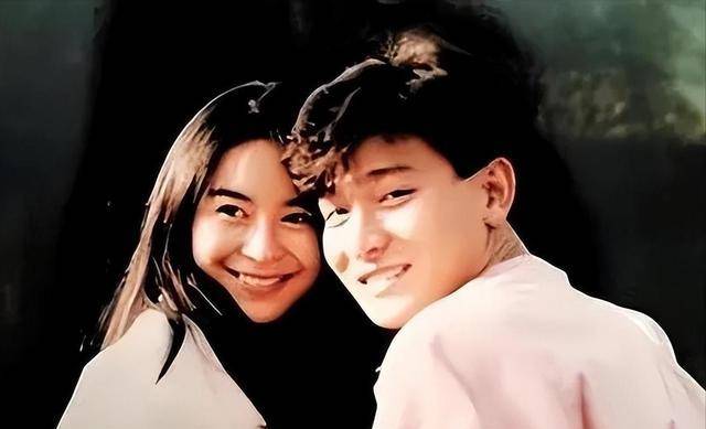穿小黑裙被刘德华牵手,仍美得风韵犹存_生活_岁月_爱情