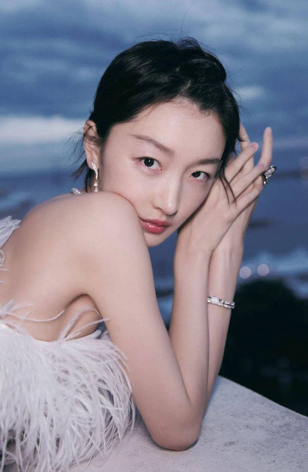 曝光的周冬雨,其实身上的这一点才是最厉害的_时尚_金九银_迪丽热巴