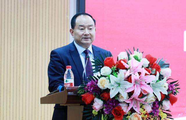 盛国民,河南省慈善联合总会副秘书长赵二晓,郑州仁济医院院长侯建玺