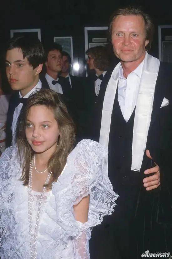 范宁姐妹2002年第一次一起走红毯,是在电影《et》20周年放映典礼活动