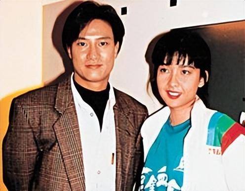 周慧敏一气之下提出分手,之后她接受了刘锡明的追求.