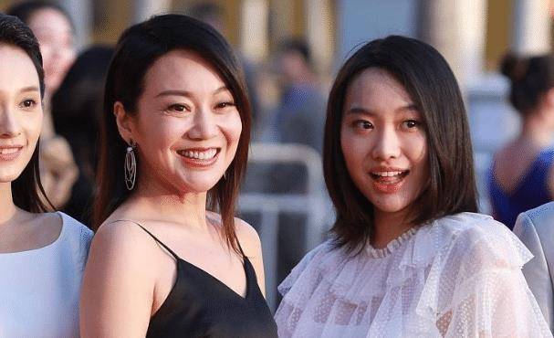 邹元清,在影后妈妈的影子下,展露表演才华未来可期_闫妮_女儿_作品