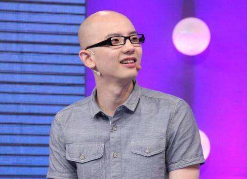 平安带着一首《中国好声音》中的轻摇滚歌曲《我爱你中国》走进了我们