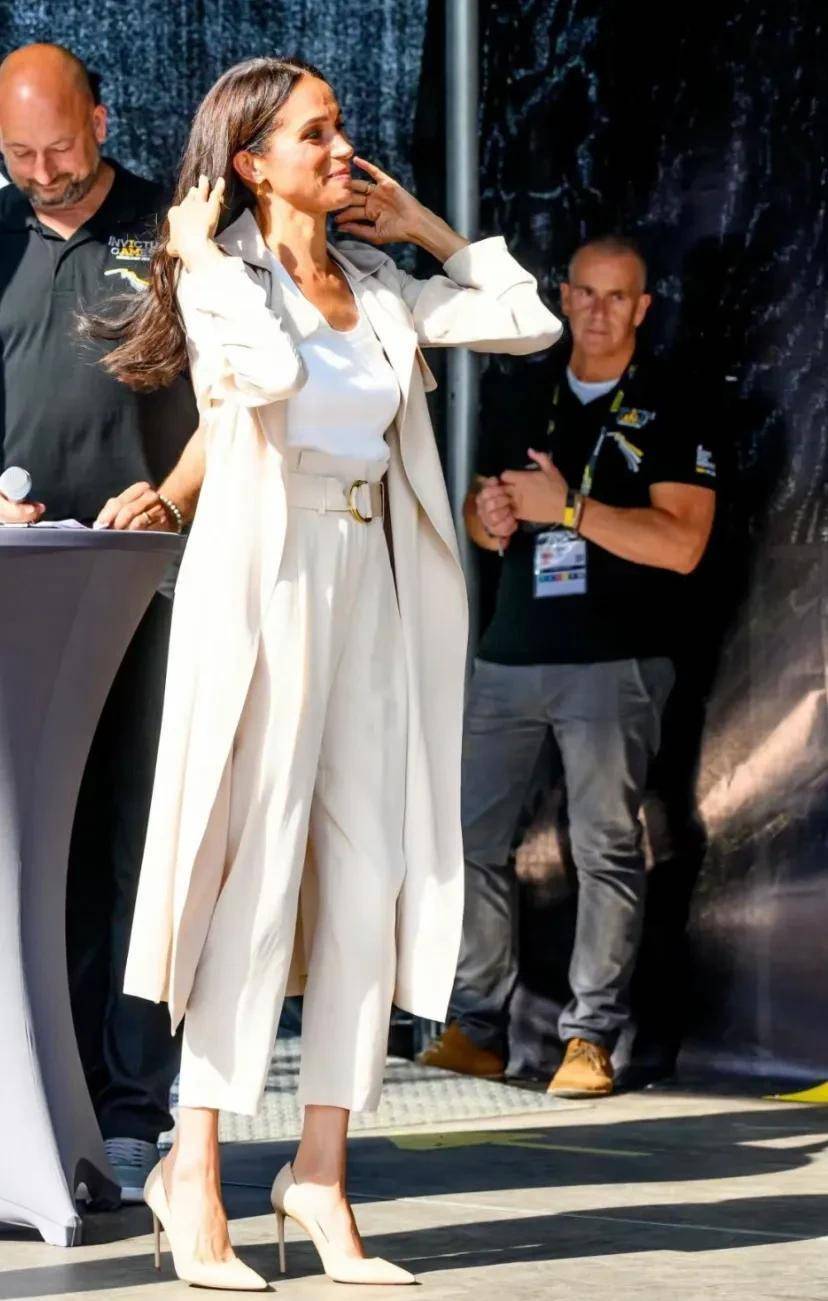 不得不说,梅根的衣服比凯特王妃的有趣多了_性格_臀部_婚纱