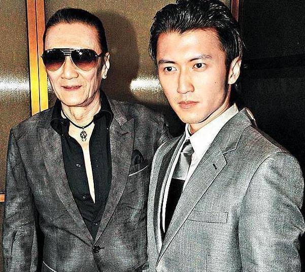 刘德华身上撒尿,拿到金像奖大满贯影帝,成为上市公司老板_谢霆锋_谢贤