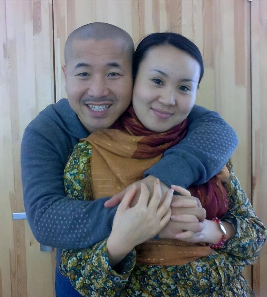 42岁的2婚女子坐主位,前妻现身婚礼有点尴尬_赵大叔_赵四_网友