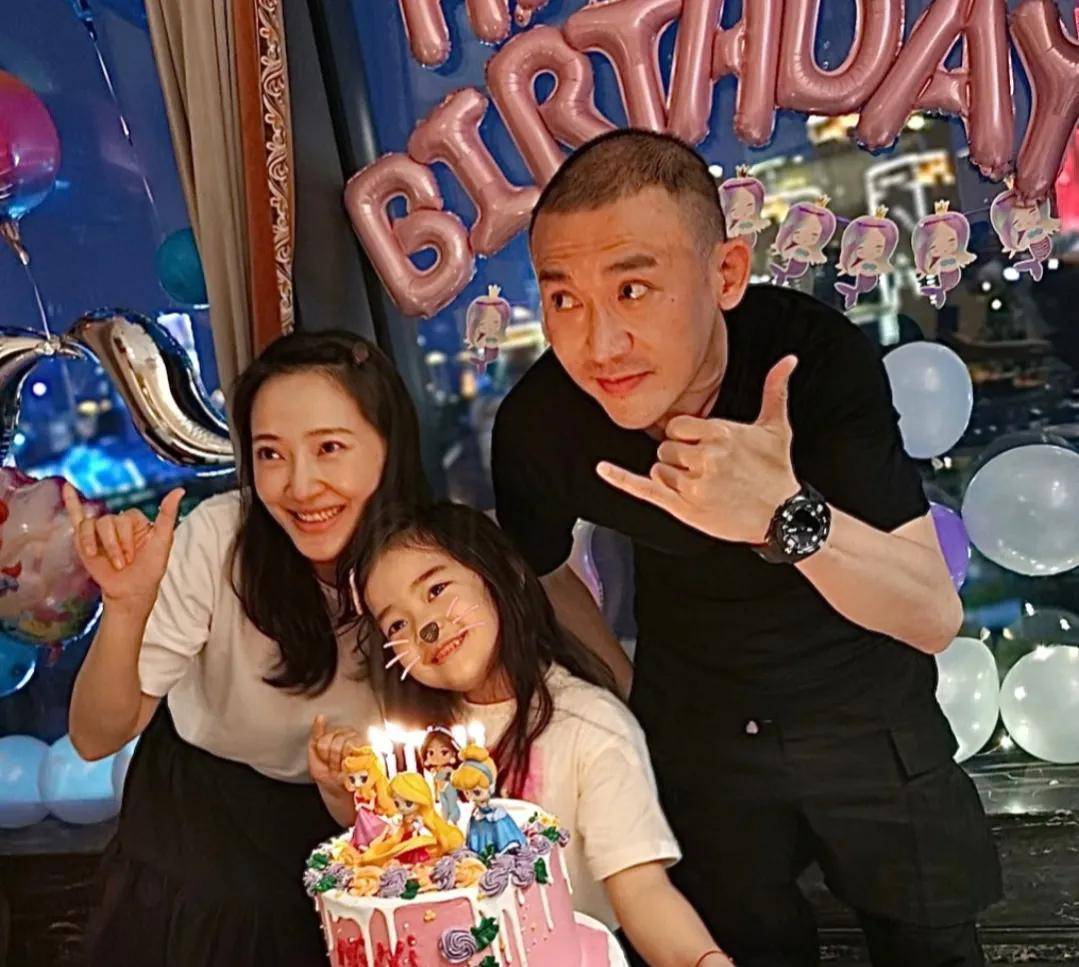 聂远的女子秦子越:嫁给二婚偶像,把他排第一,风光背后的辛酸泪_黄奕