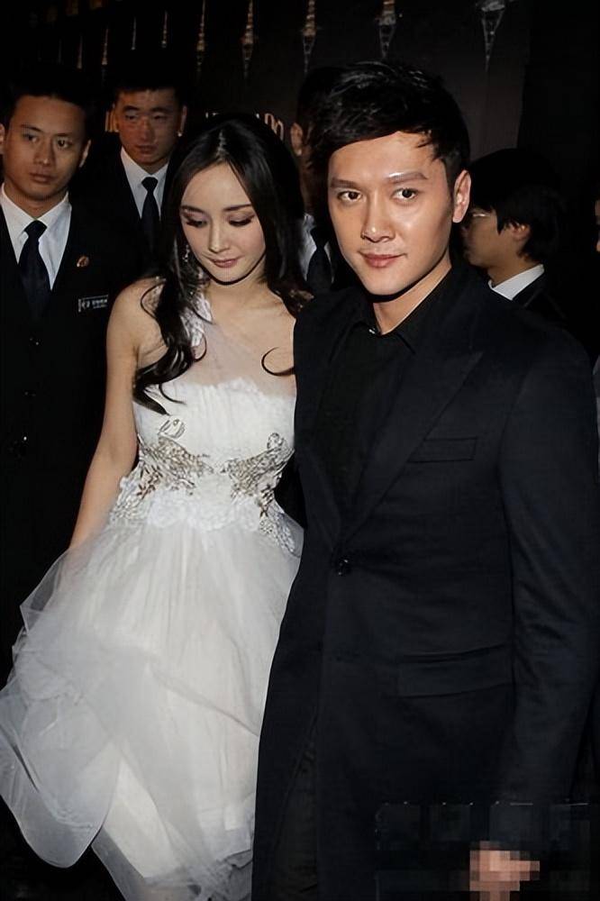 在冯绍峰与姐姐一起合作出演《宫锁珠帘》时,徐麒雯在剧中饰四阿哥的