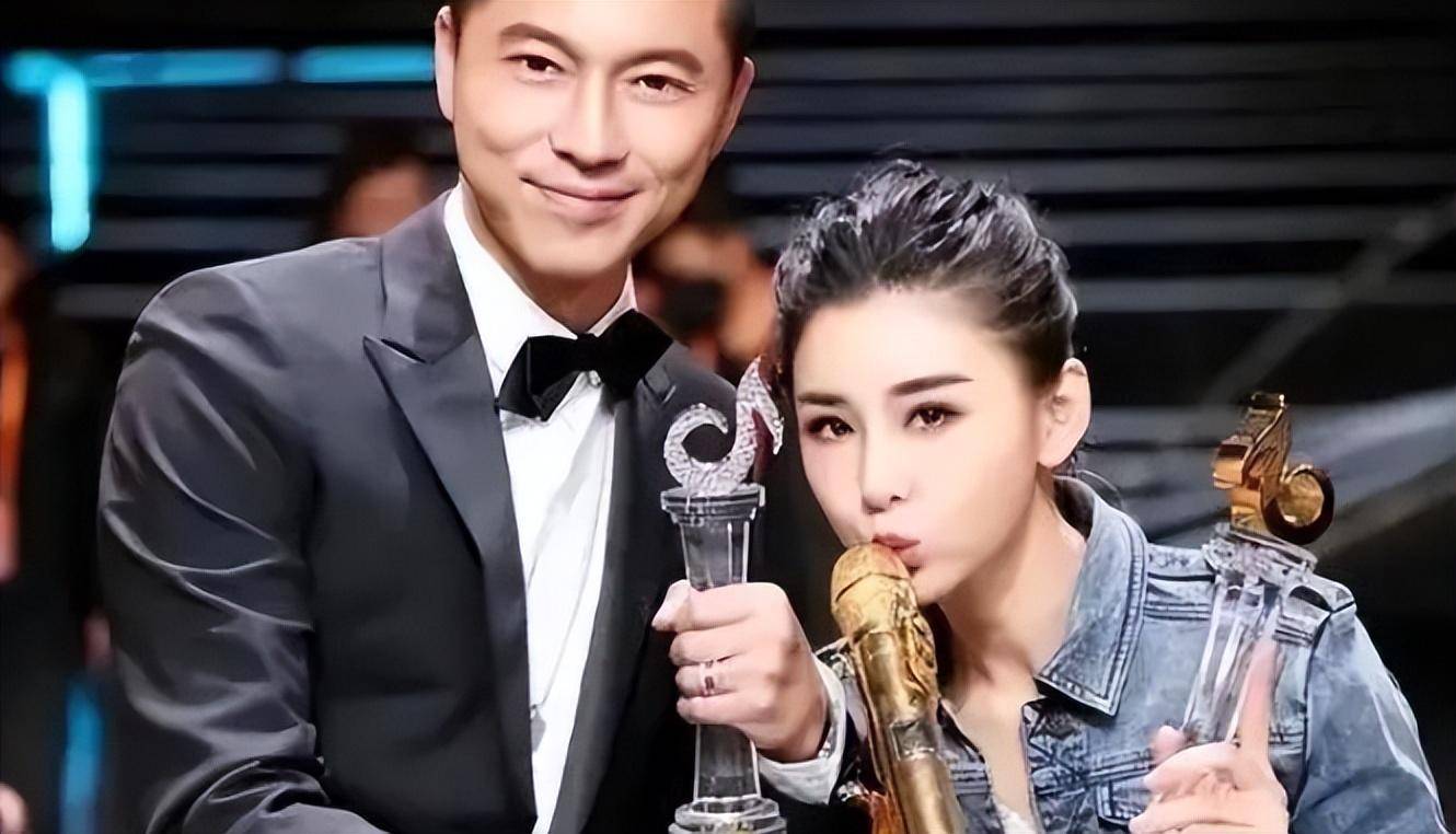 出道20多年从不接吻戏,初吻留给自己老公_李小萌_王雷_坚守