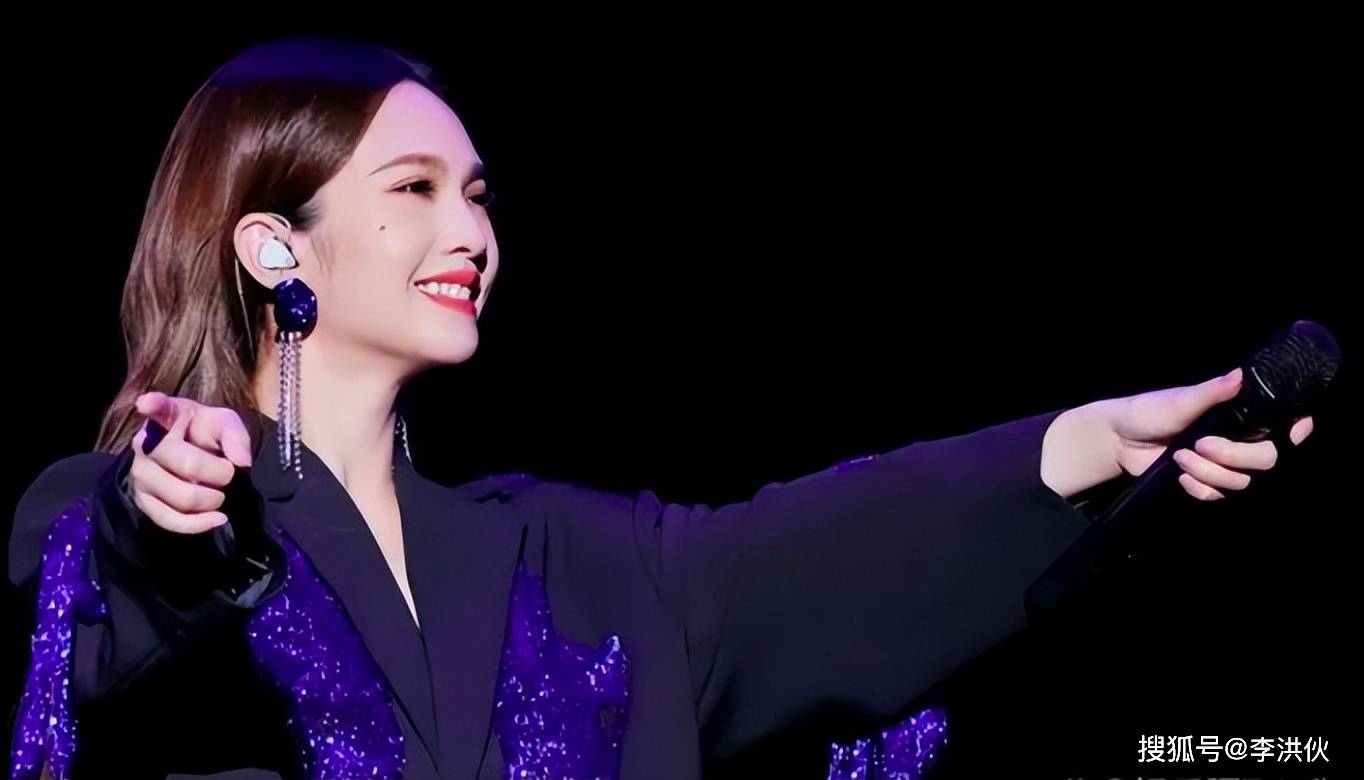 截图中显示杨丞琳曾经在2021年郑州水灾时捐款百万