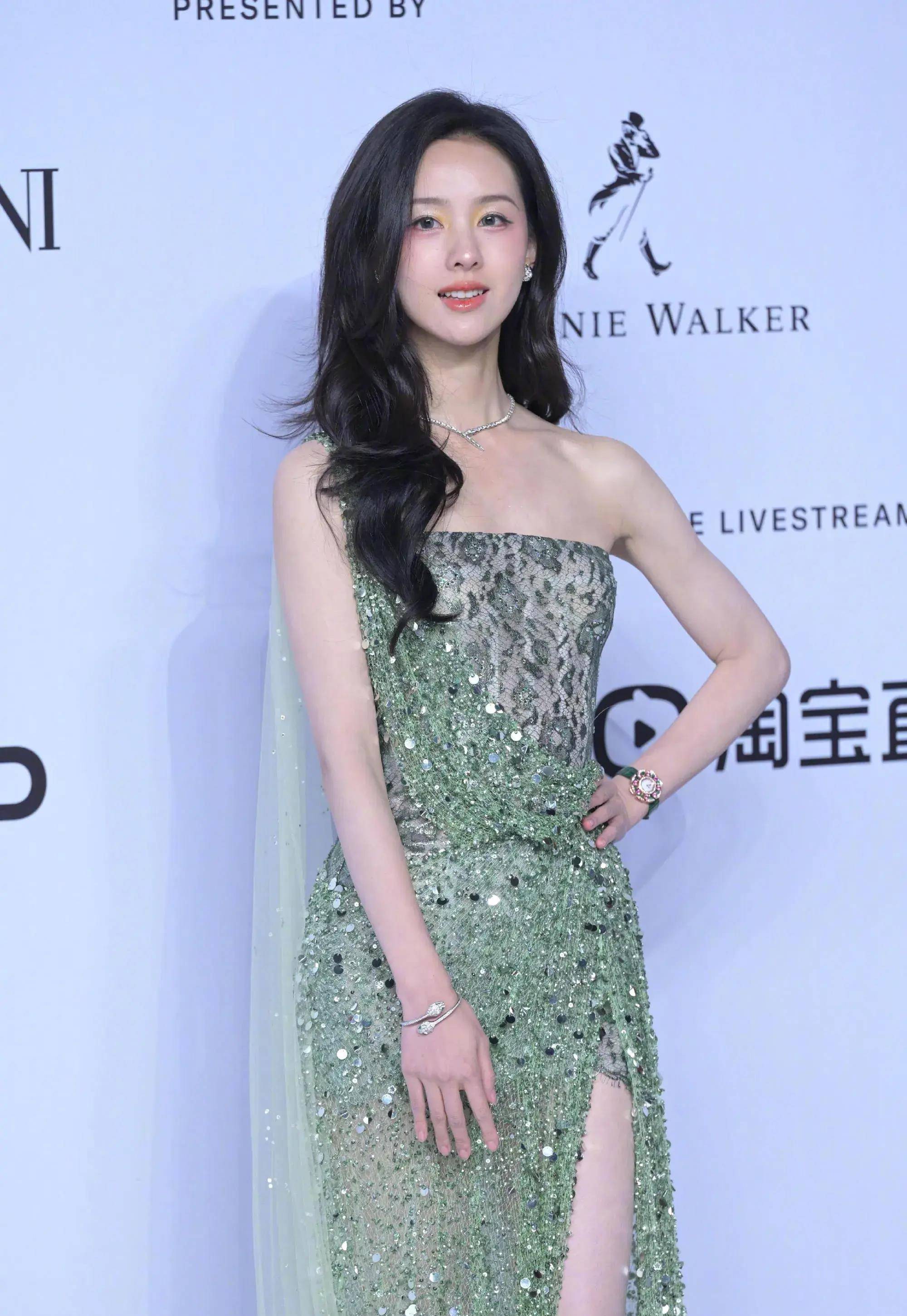 杨幂颜值回春,杨紫瘦出下颌线,倪妮失手,人鱼造型泛滥_状态_李沁_美的