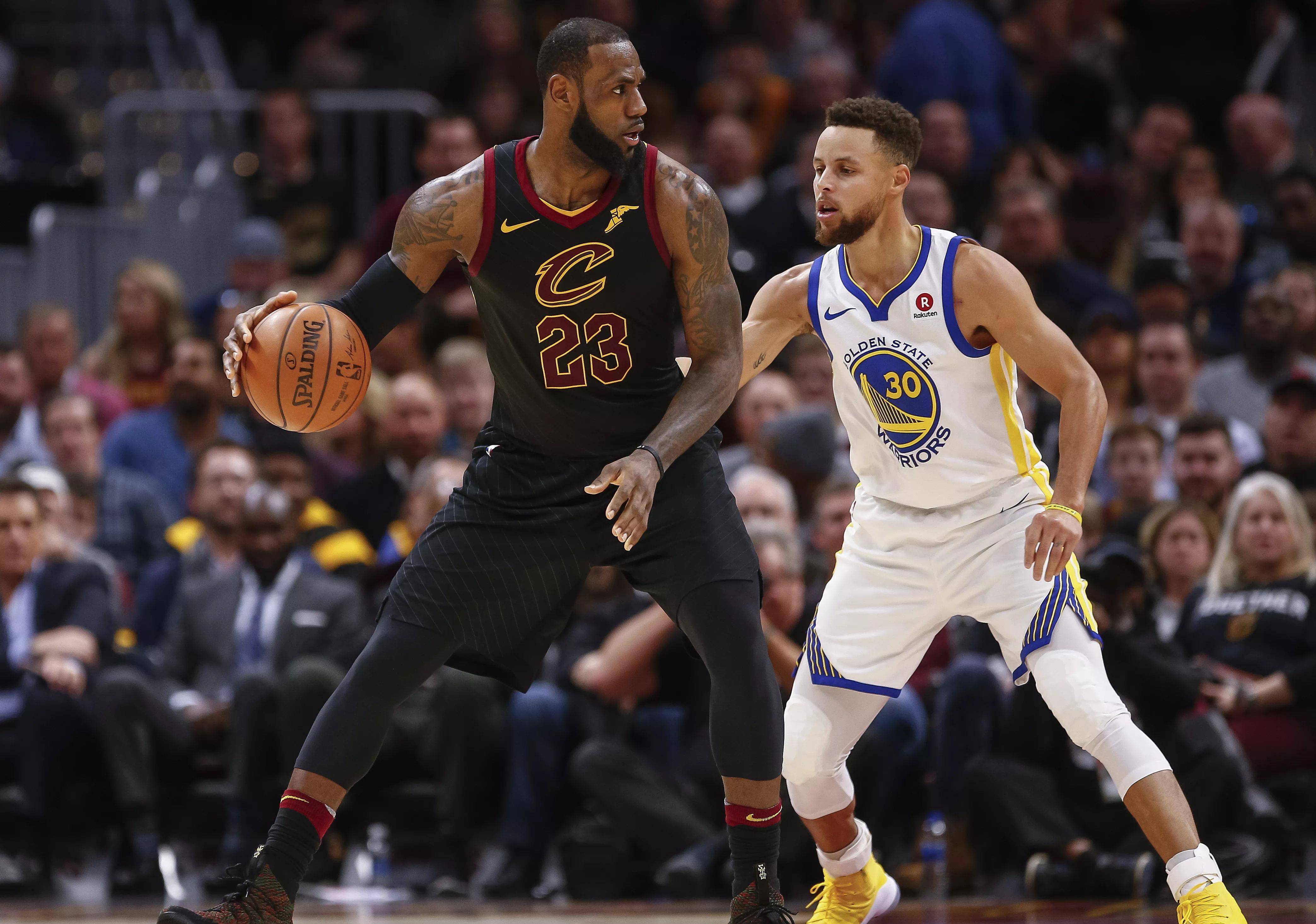 在比赛最后时刻,骑士队有机会通过最后一次进攻扭转局势.