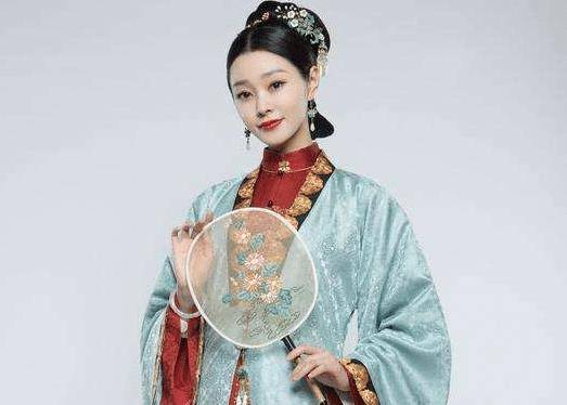 宋轶演清宫戏,看了罕见的清宫照后,把其他妃子放哪里_旗袍_作品_造型