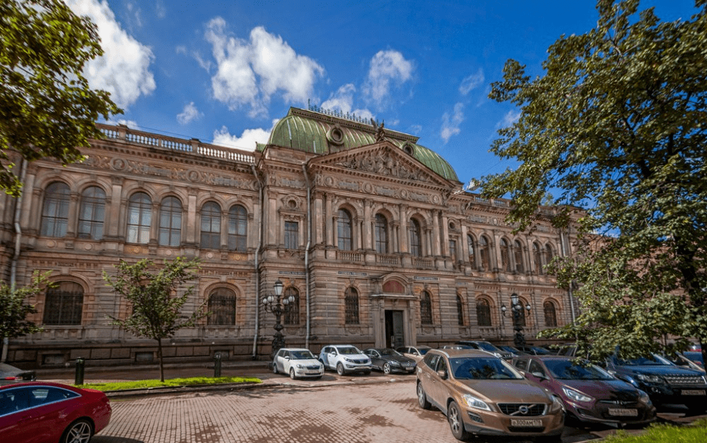 聖彼得堡國立工業藝術大學,原名為俄羅斯穆西娜美術學院.