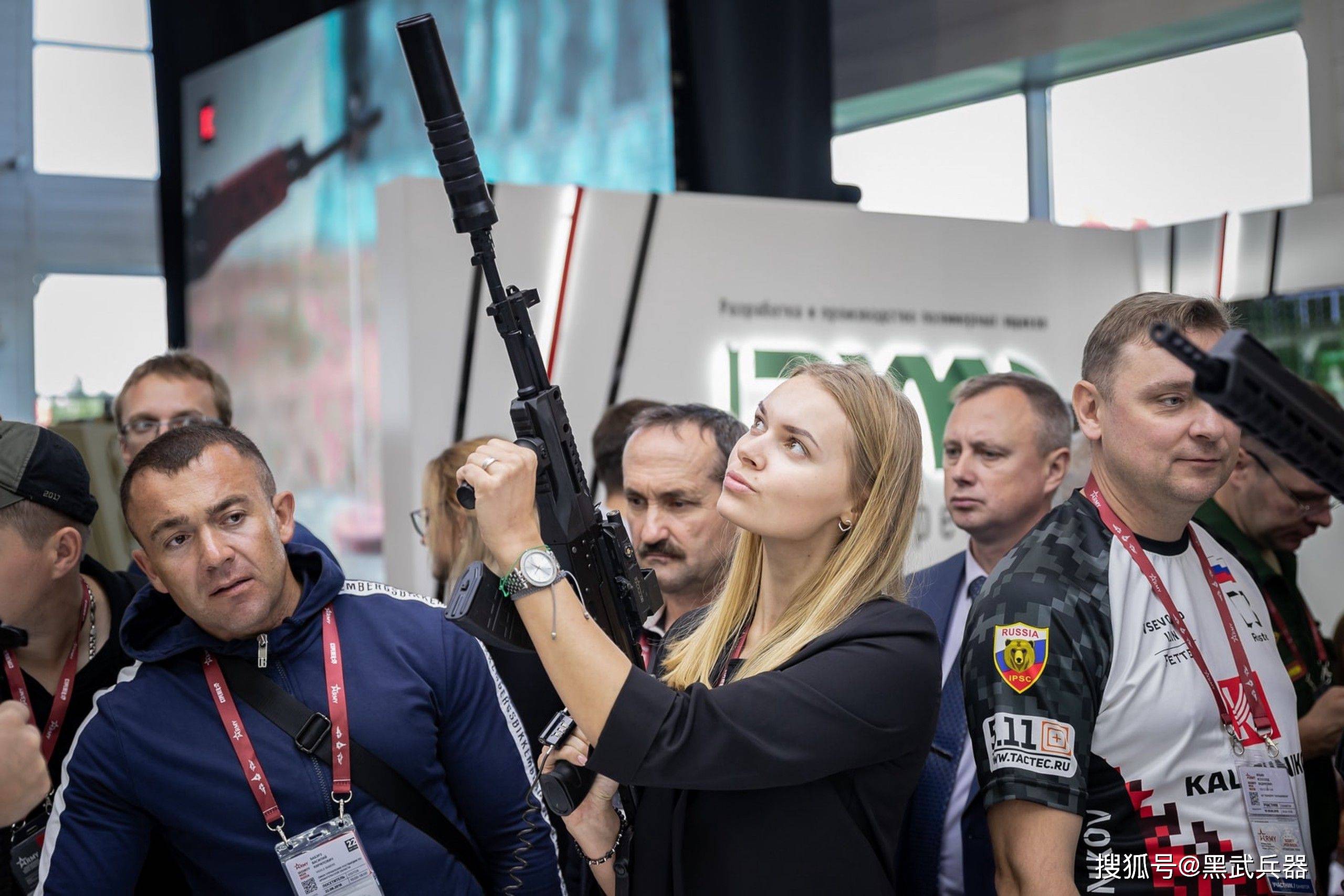 未来之枪:ak-12的创新设计与强大性能_武器_系列突击步枪_弹匣