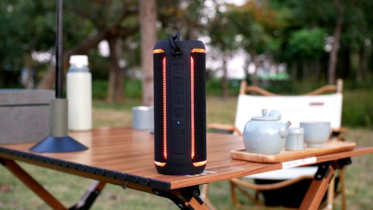 露营好物:雷登X30户外便携蓝牙音箱,澎湃重低音,RGB炫彩灯效