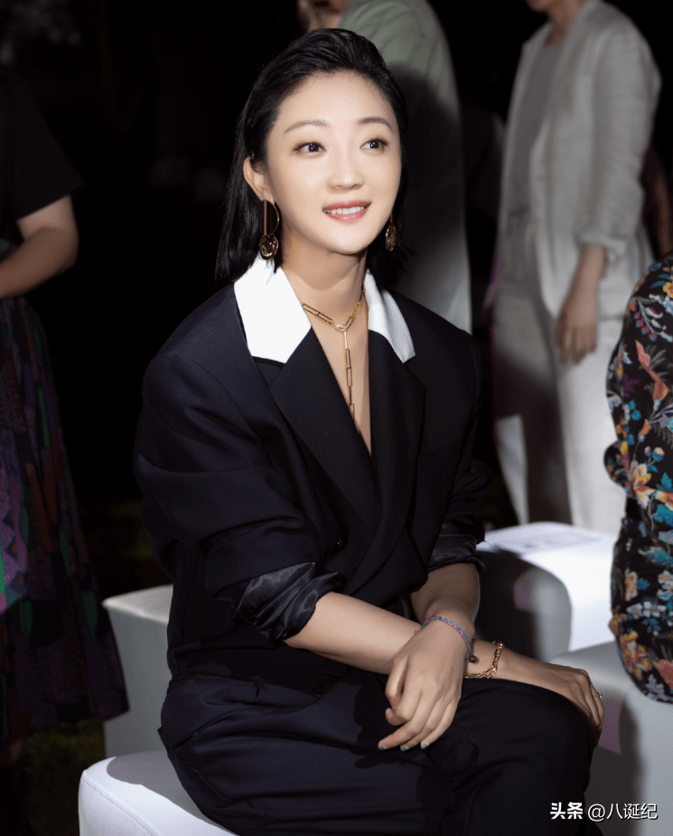 曾被嘲"脸歪嘴斜",单眼皮,小眼睛的张瑶,凭啥这么火?_角色_音乐_演艺