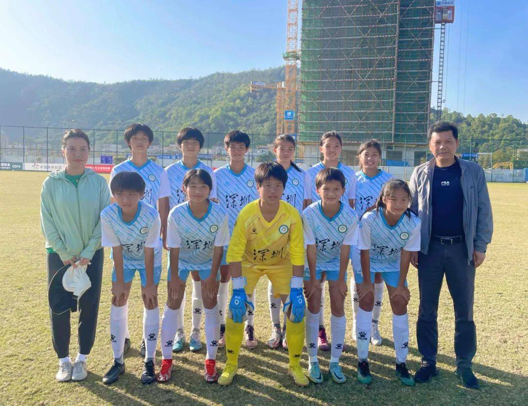 深圳市龙岗区园山实验学校女足代表青少年足球锦标赛u14组夺得冠军