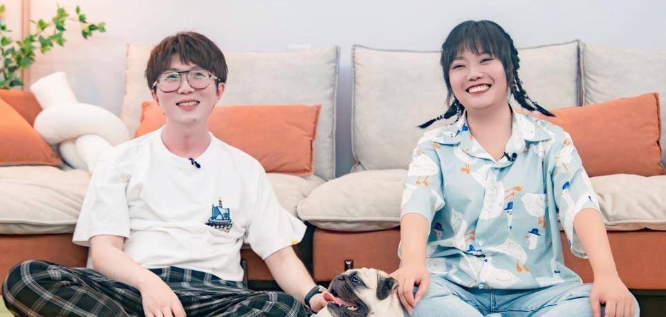 毛不易去看望刚出生的干女儿,脸部潮红,眼神迷离,被质疑醉酒不尊重