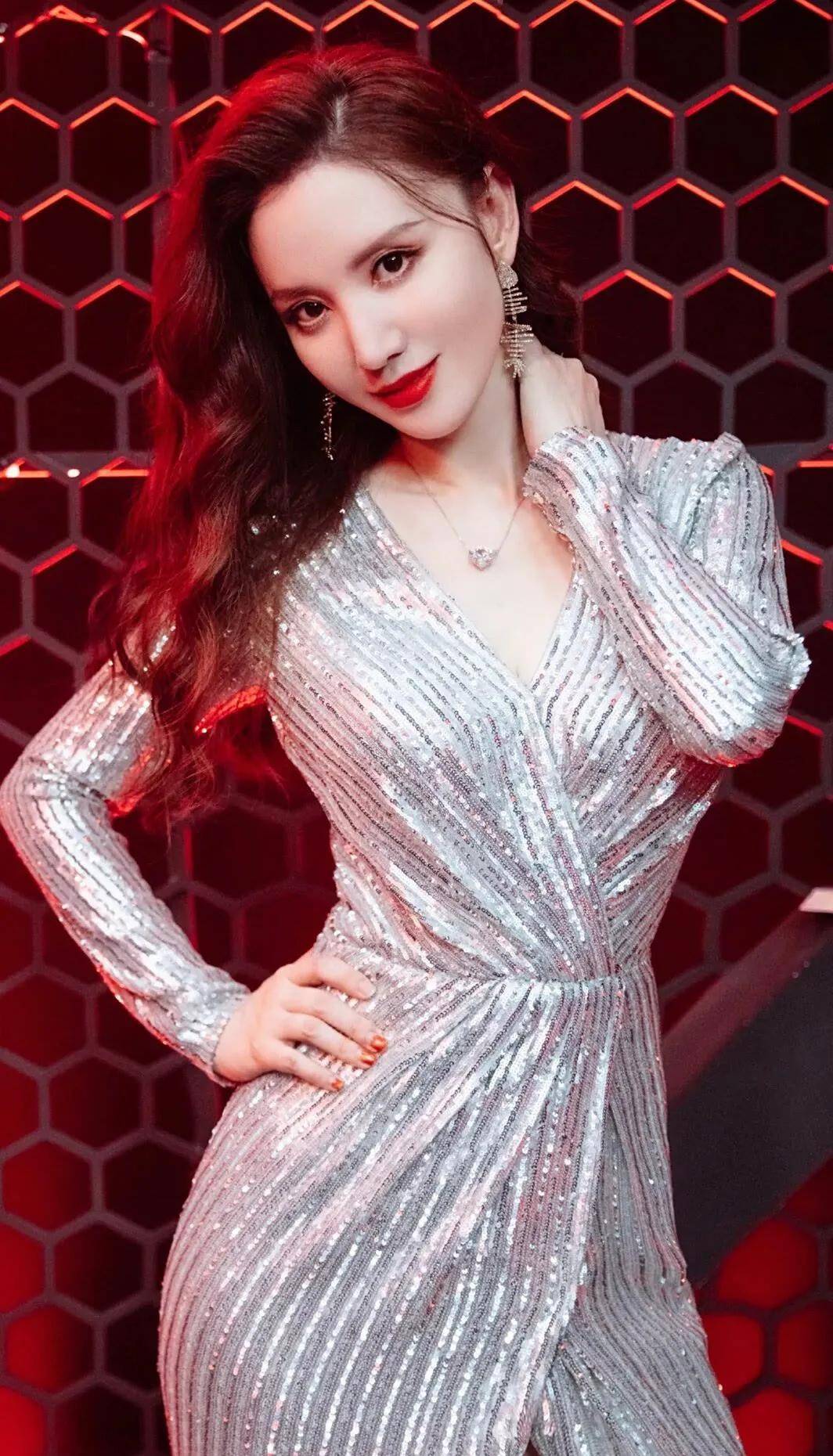 张萌的真实身份究竟是谁,为何很多人喊她老板娘?_姚克_公司_女人