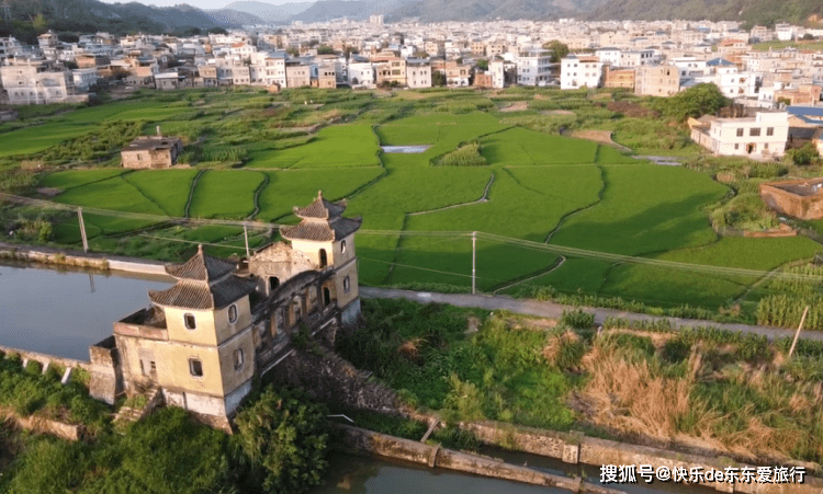 兴宁市黄陂镇被人遗弃的宫殿式建筑,杂草丛生的兴宁运河管理处_径口