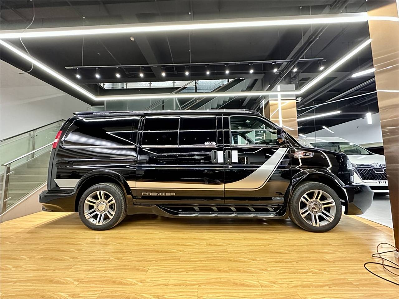 进口gmc商务车,稳重大气,安全性极高_搜狐汽车_搜狐网