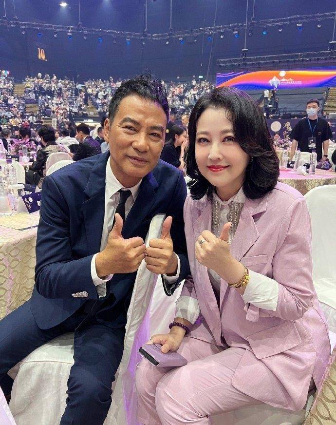 周海媚生前最后一次公开亮相,参加电影周活动,妆容精致少女十足_表演