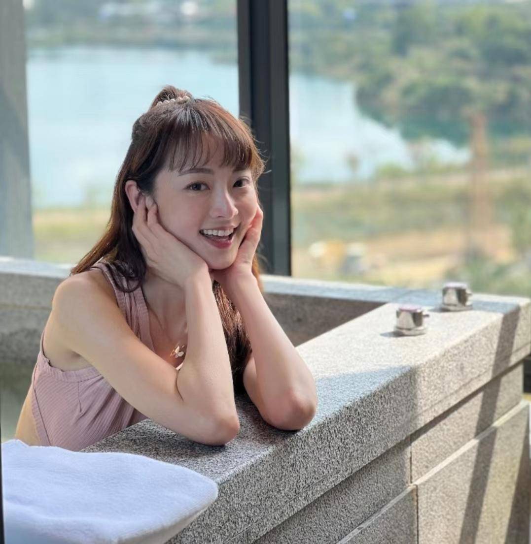 前港姐时隔3年再回港,曾吐槽娘家tvb工资低_王卓淇_香港_前辈