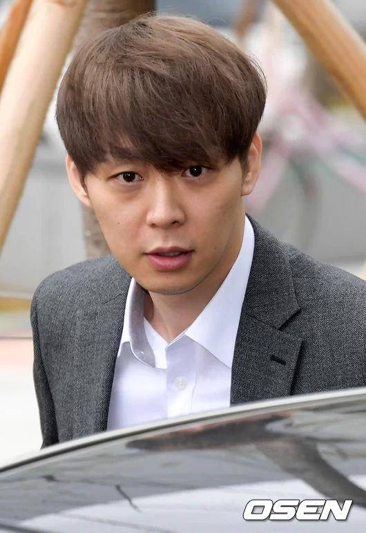 以表达对朴有天的喜爱,当他们的恋情曝光后,有报道称他们仍在以结婚为