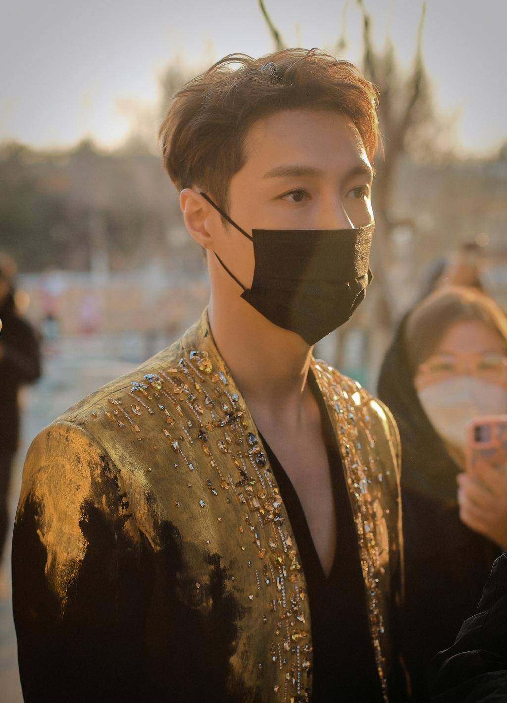 赵丽颖和古力娜扎,乔欣等美女穿裙装比美,这是属于小花们的春天_漂亮