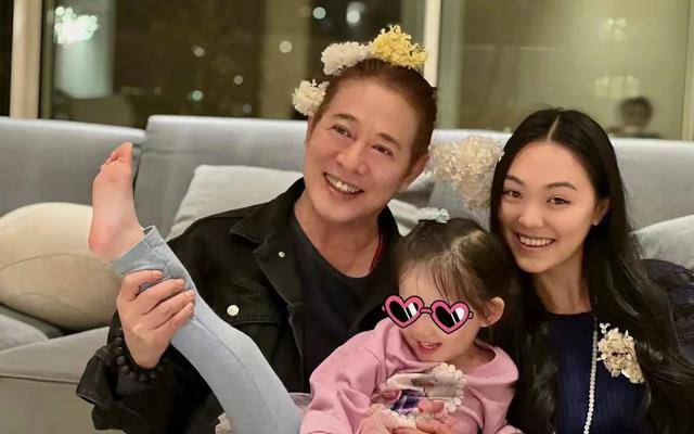 60岁李连杰罕见露面!