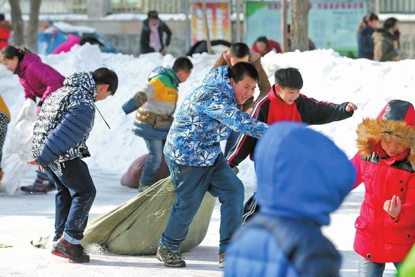 孩子穿衣服多少合适(怎么判断小孩穿得够不够)