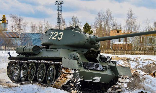 苏军装甲的中流砥柱,经典耐用的t—34坦克,和它的