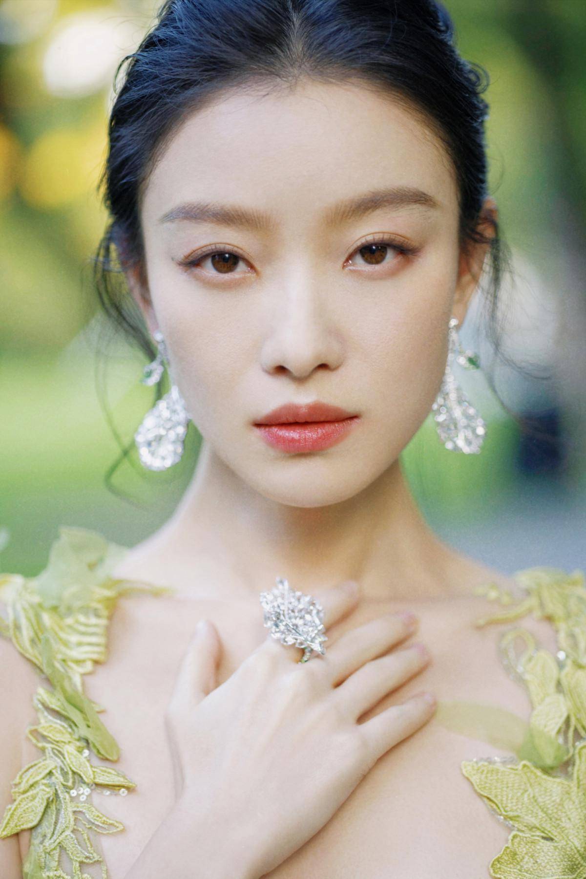 杨幂从小美到大,刘诗诗成仙女下凡_唐嫣_五官_气质