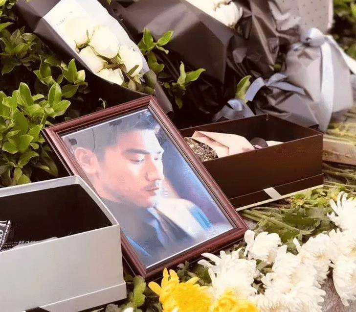 曝高以翔离世四年,74岁父亲也去了,父子俩祭日只差一天让人泪目_儿子