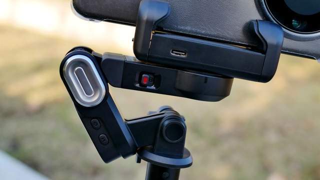 带稳定器的防抖自拍杆,支持AI人脸追踪:奥川M2 PRO体验