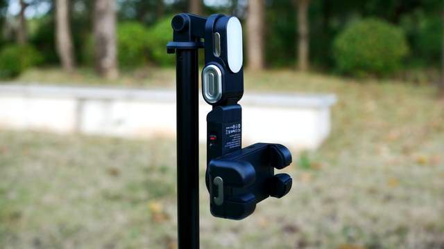 带稳定器的防抖自拍杆,支持AI人脸追踪:奥川M2 PRO体验