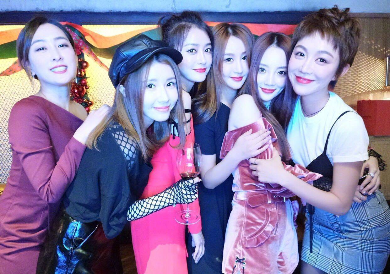 闺蜜之间的承诺与背叛:谢娜与秦岚的不同选择_刘芸_李小冉_婚礼