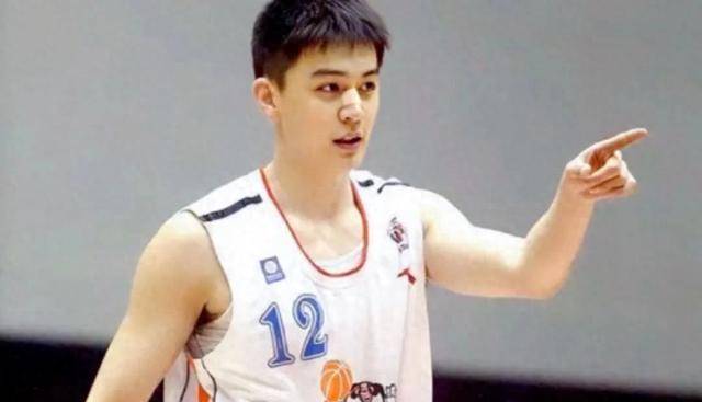 共同抚养孩子;杨鸣曾辟谣出轨,被曝两度起诉离婚_杨明_生活_篮球迷